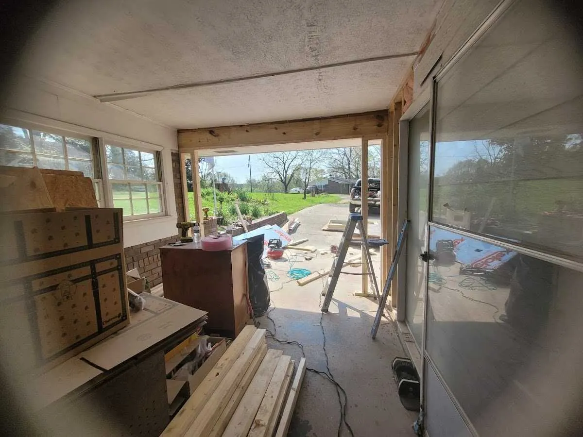 Air movers and dehumidifier for Drying & Dehumidification in Warrensburg